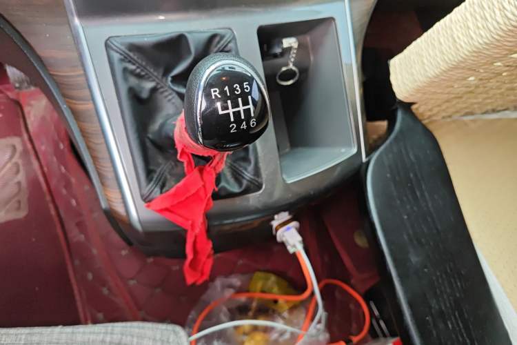 Used FORTHING Lingzhi PLUS 2021 Travel Edition 2.0L Manual Luxury 7-Seater
