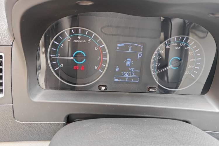 Used FORTHING Joyear XV 2015 1.6L CVT Luxury Model Odometer Close Up