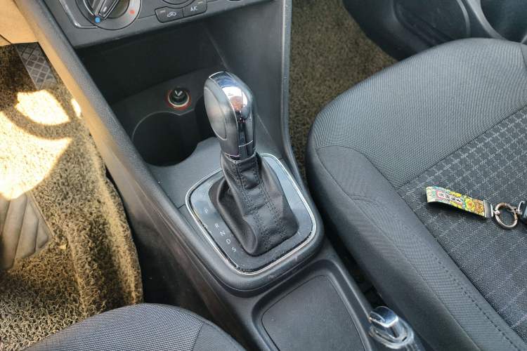 Used Volkswagen Polo 2016 1.6L Automatic Comfort Model
