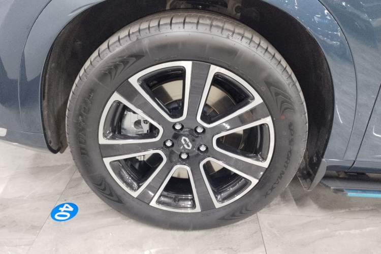 Used Hima AITO M7 2024 1.5T Intelligent Driving 4WD Ultra Version 6 Seats Left Front Wheel Hub