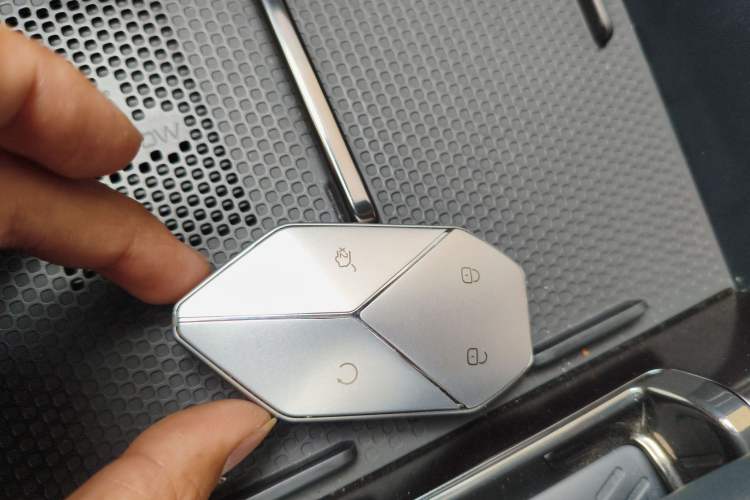 Used Formula Leopard 5 2023 Navigator Edition
