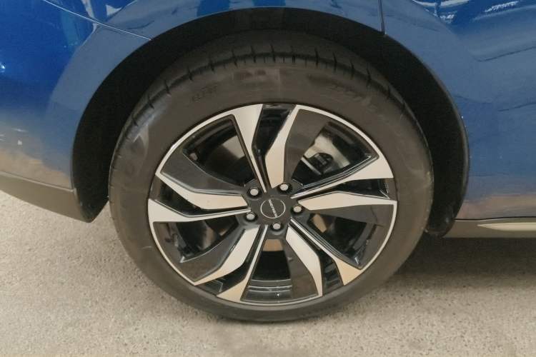 Used SERES SF5 2021 Four-Wheel Drive Freedom Expedition Edition
