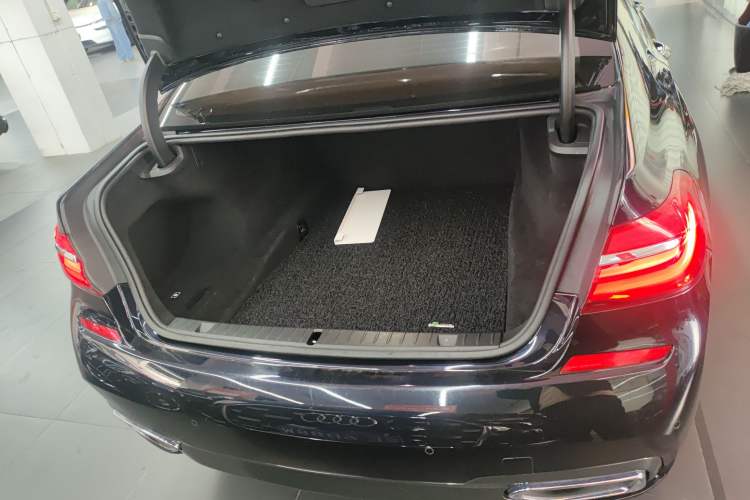 Used BMW 7 Series 2018 740Li xDrive Luxury Edition M Sport Package
