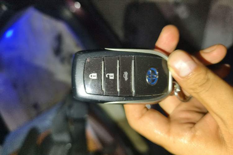 Used Toyota Levin 2016 Dual-Engine 1.8H GS E-CVT Elite Model with Sunroof Vehicle Key