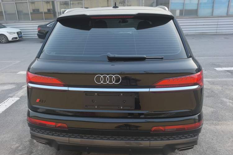 Used Audi Q7 2024 55 TFSI quattro S line Sport model
