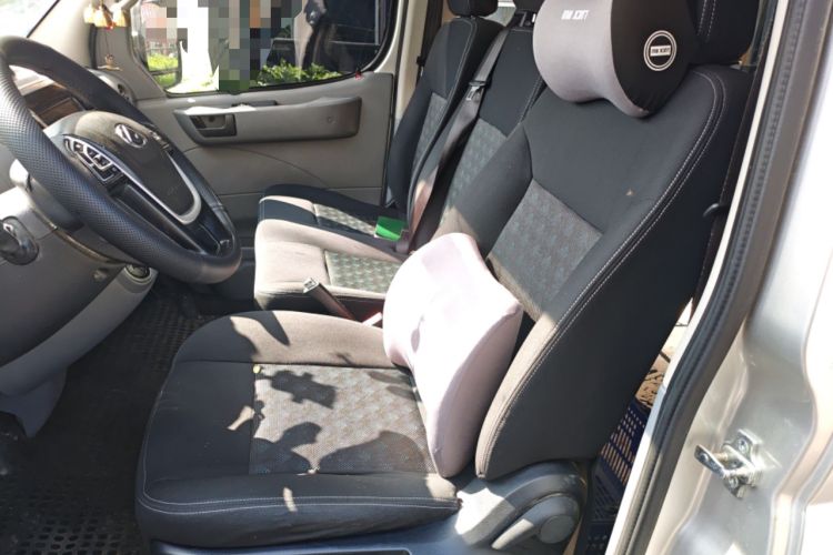 Used SAIC MAXUS Xintu V80 2019 2.5T Classic Model AMT Aoyuntong Long Wheelbase Mid-Roof 7-Seater