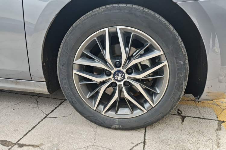 Used BYD Qin PLUS 2021 EV 500KM Luxury Model Right Front Wheel Hub