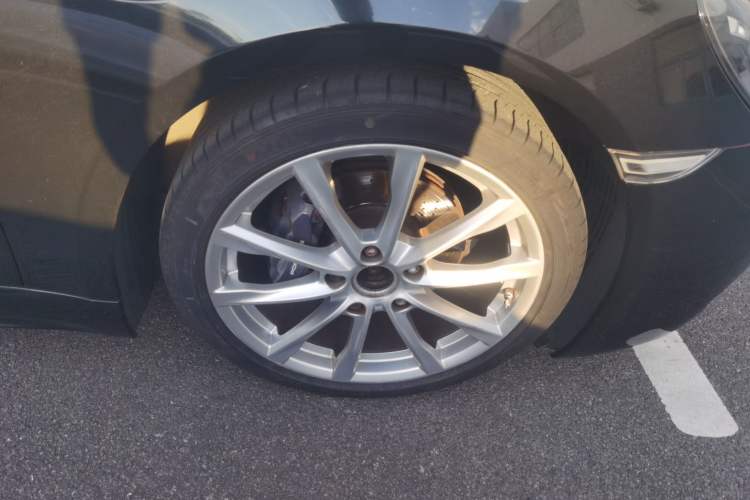 Used Porsche 718 2016 Cayman 2.0T Right Front Wheel Hub