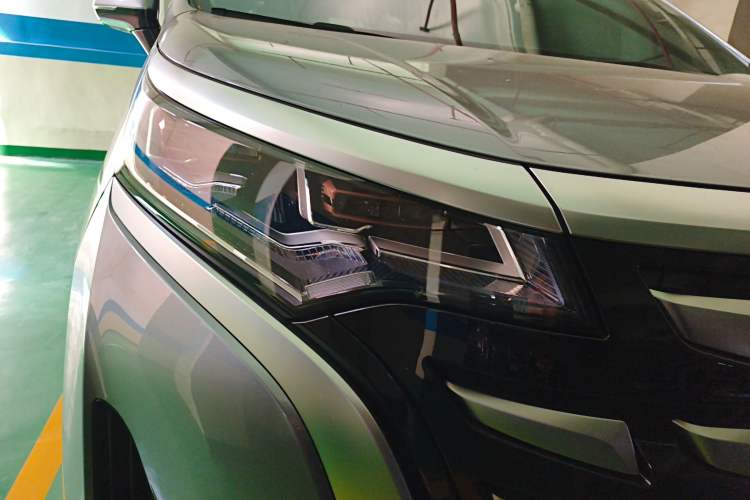 Used Denza D9 2022 DM-i 1040 Prestige Model