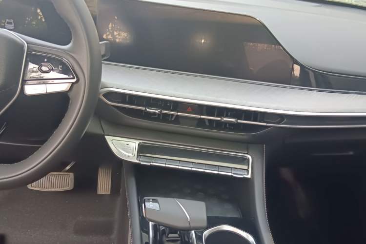 Used CHANGAN Eado 2023 Changan Edition PLUS Blue Whale NE 1.4T GDI DCT Prestige Version Audio And AC Panel
