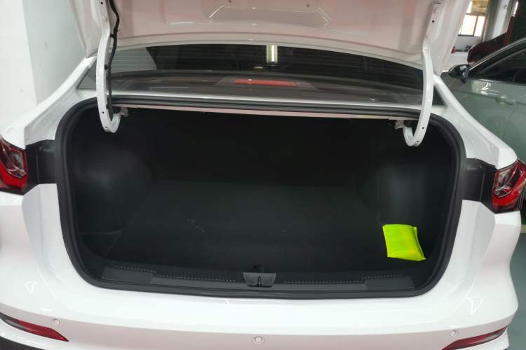 Used Roewe i5 2026 Model 1.5L CVT Luxury Version
