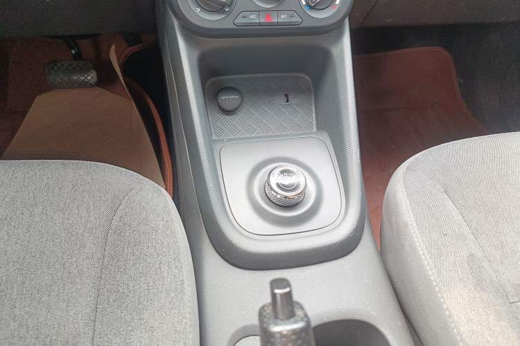 Used Wuling Hongguang New Energy 2025 Extended-Range Hybrid 50 km Standard Version Gear Lever