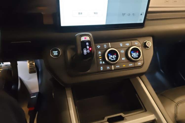 Used Land Rover Defender 2024 110 3.0T P400 X-DYNAMIC HSE Gear Lever