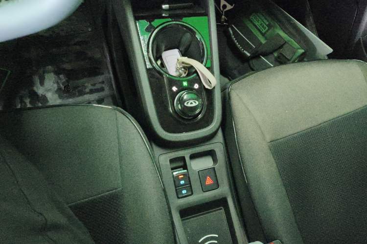 Used Chery QQ Little Ant 2023 251km True Love Edition Lithium Iron Phosphate Gear Lever