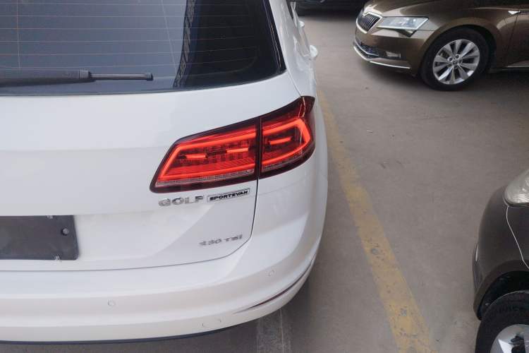 Used Volkswagen Golf Sportsvan 2016 230TSI Automatic Trend Edition Right Rear Taillight