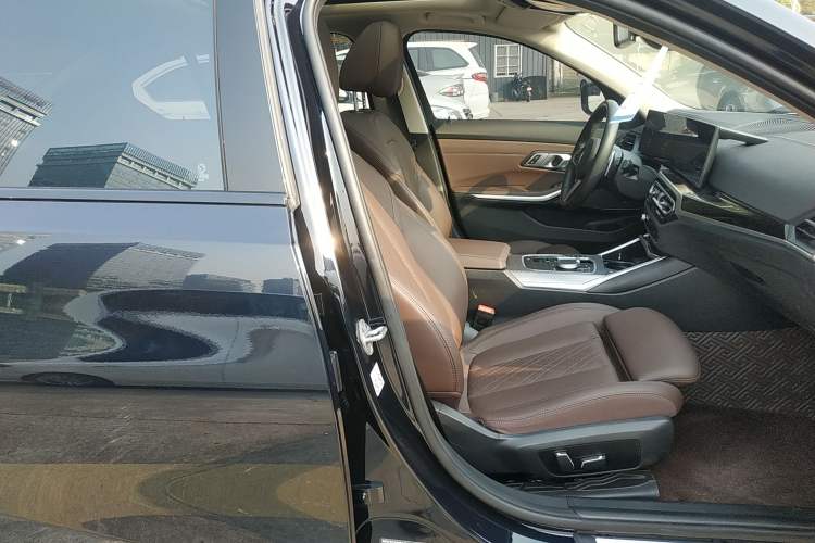 Used BMW 3 Series 2024 325Li M Sport Night Edition Package Right Front Seat
