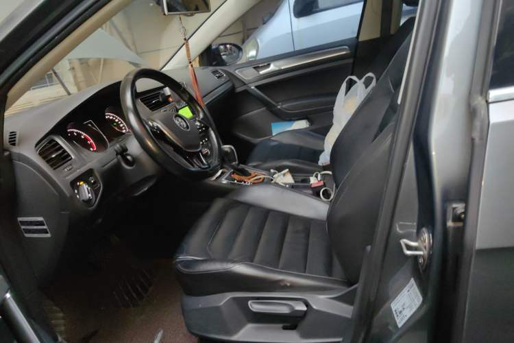 Used Volkswagen Golf 2015 1.4TSI Automatic Luxury Model
