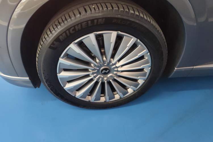 Used ONVO Luxeed L90 2025 Model—Max Six-Seater Version
