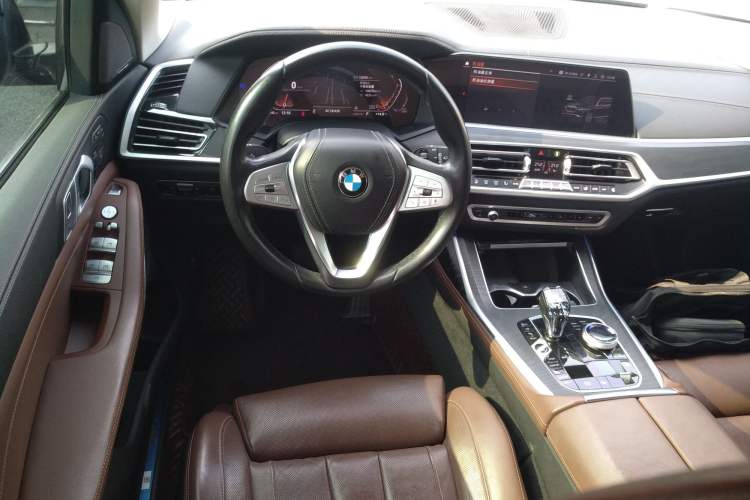 Used BMW X7 2021 xDrive40i Luxury Package with Leading Features
