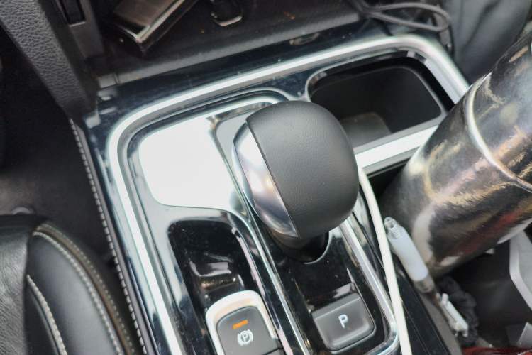 Used GAC Trumpchi GS8 2020 390T Two-Wheel Drive Luxury Smart Connectivity Version (7 Seats) Gear Lever