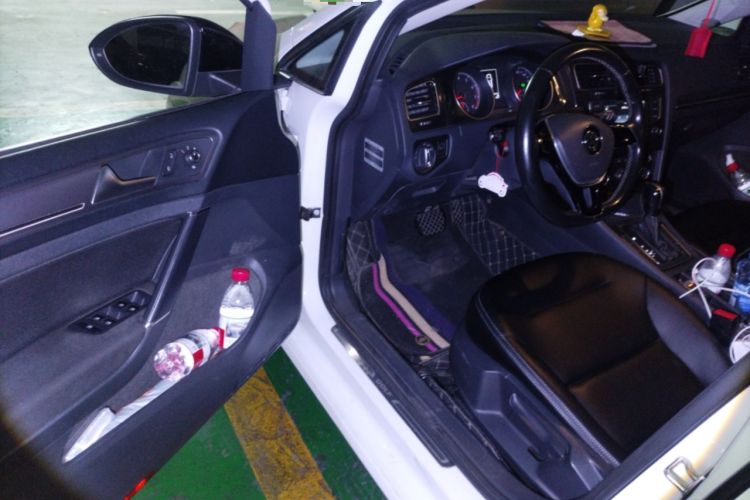 Used Volkswagen Golf 2017 1.6L Automatic Comfort Million-Vehicle Anniversary Edition Driver Seat