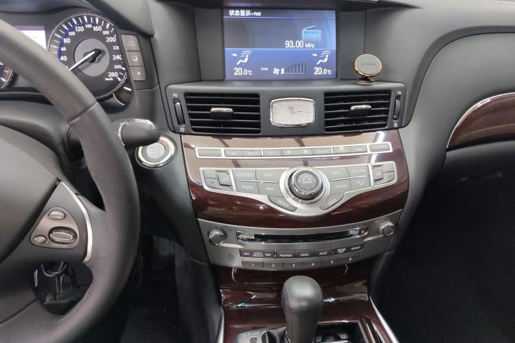 Used Infiniti Q70 2017 Q70L 2.5L Enjoyment Edition Audio And AC Panel