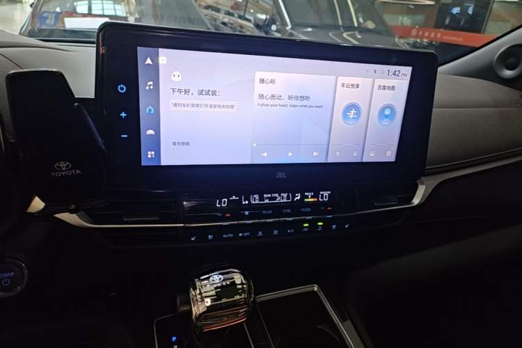 Used Toyota SIENNA 2021 2.5L Hybrid Platinum Edition Audio And AC Panel