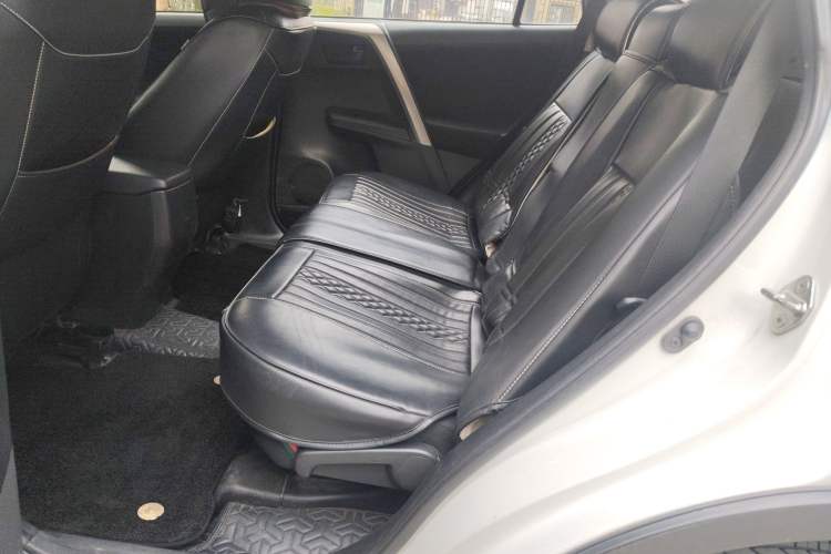 Used Toyota RAV4 2015 2.0L CVT Two-Wheel Drive Fashion Edition
