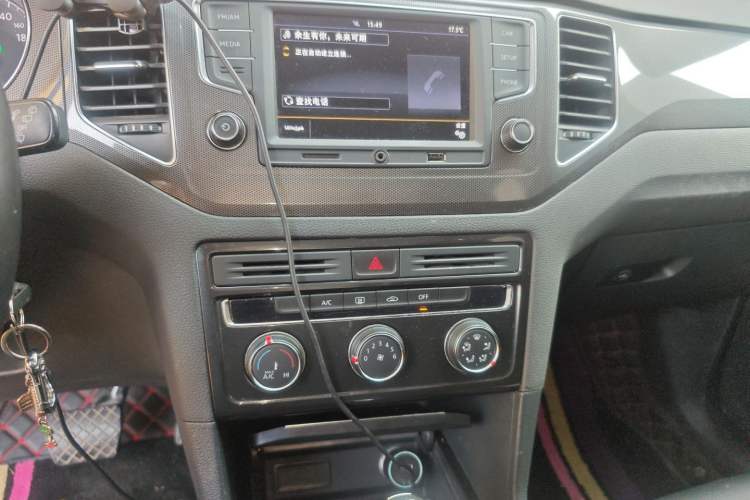 Used Volkswagen Golf Sportsvan 2016 230TSI Automatic Trend Edition Audio And AC Panel