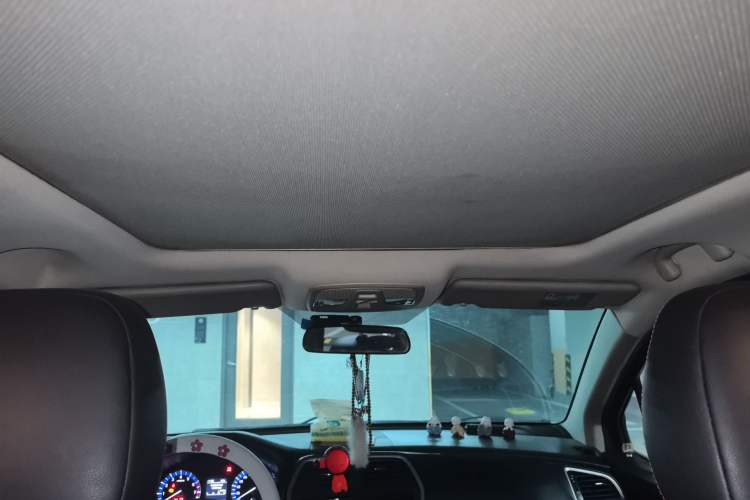 Used Suzuki S-Cross 2014 1.6L CVT Two-Wheel Drive Elite Version Headliner