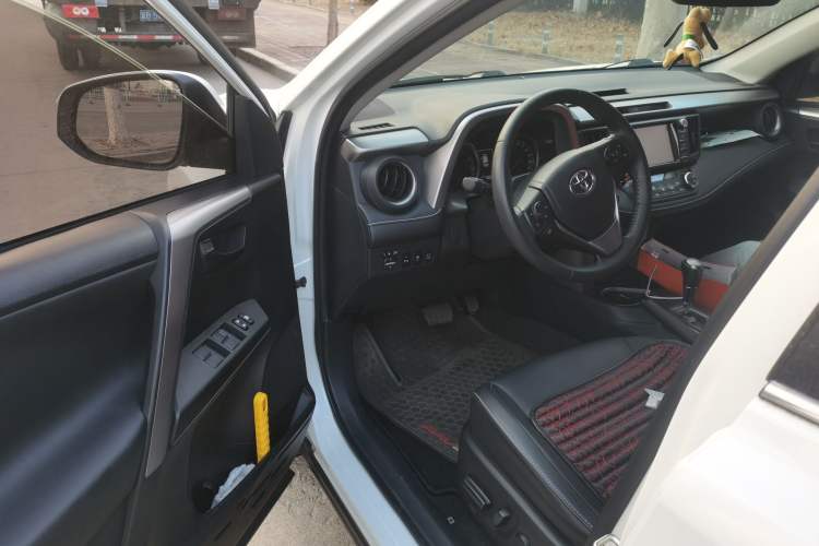 Used Toyota RAV4 2016 2.5L Automatic 4x4 Elite Edition
