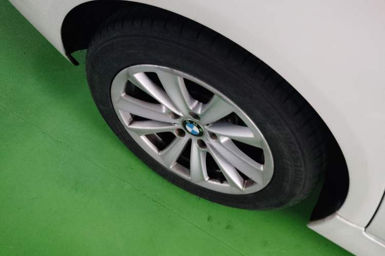 Used BMW 5 Series 2014 520Li Elegant Model
