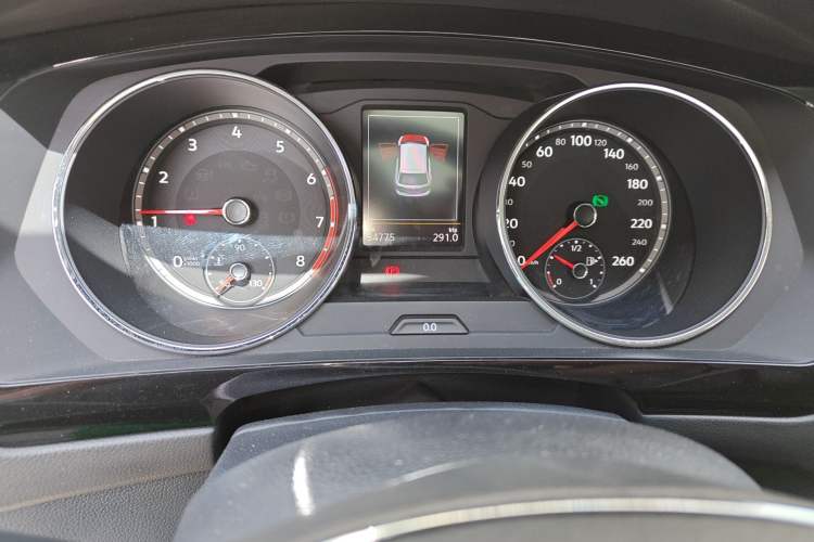 Used Volkswagen Tiguan L 2019 330TSI Automatic Two-Wheel Drive Smart Luxury Version China VI Standard Odometer Close Up