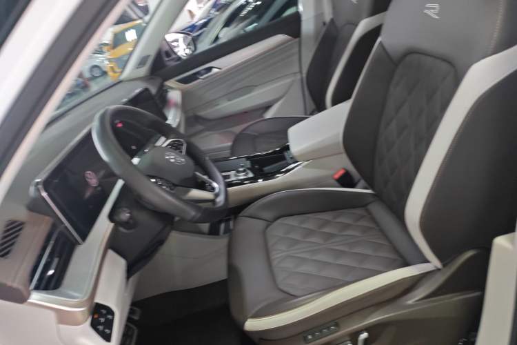 Used Volkswagen Tavendor 2023 380TSI Four-Wheel Drive R-Line First Edition
