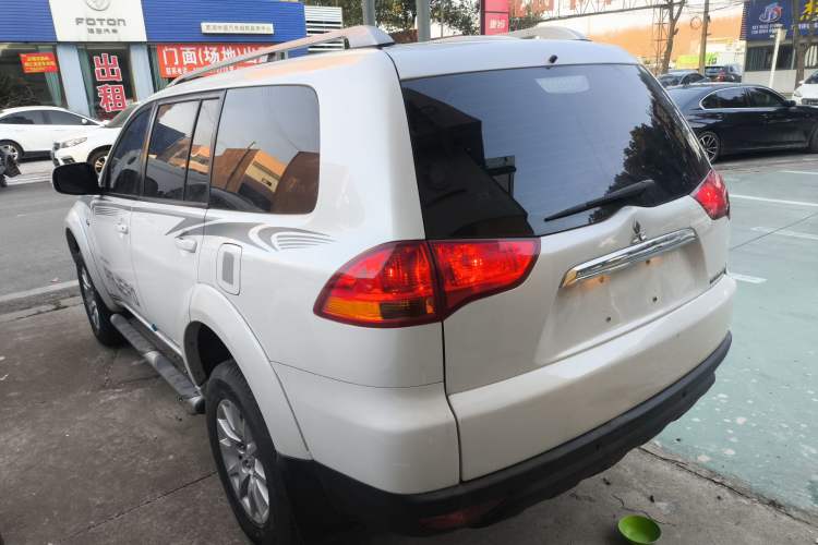 Used Mitsubishi Pajero Sport 2013 2.4L Manual Two-Wheel Drive Comfort Edition Exterior 3