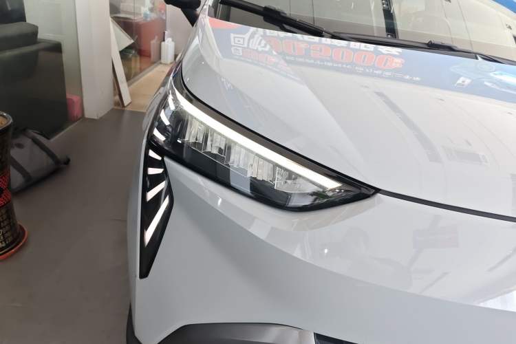 Used AION Y 2022 80 Ultra-Long Range Edition Right Front Headlight