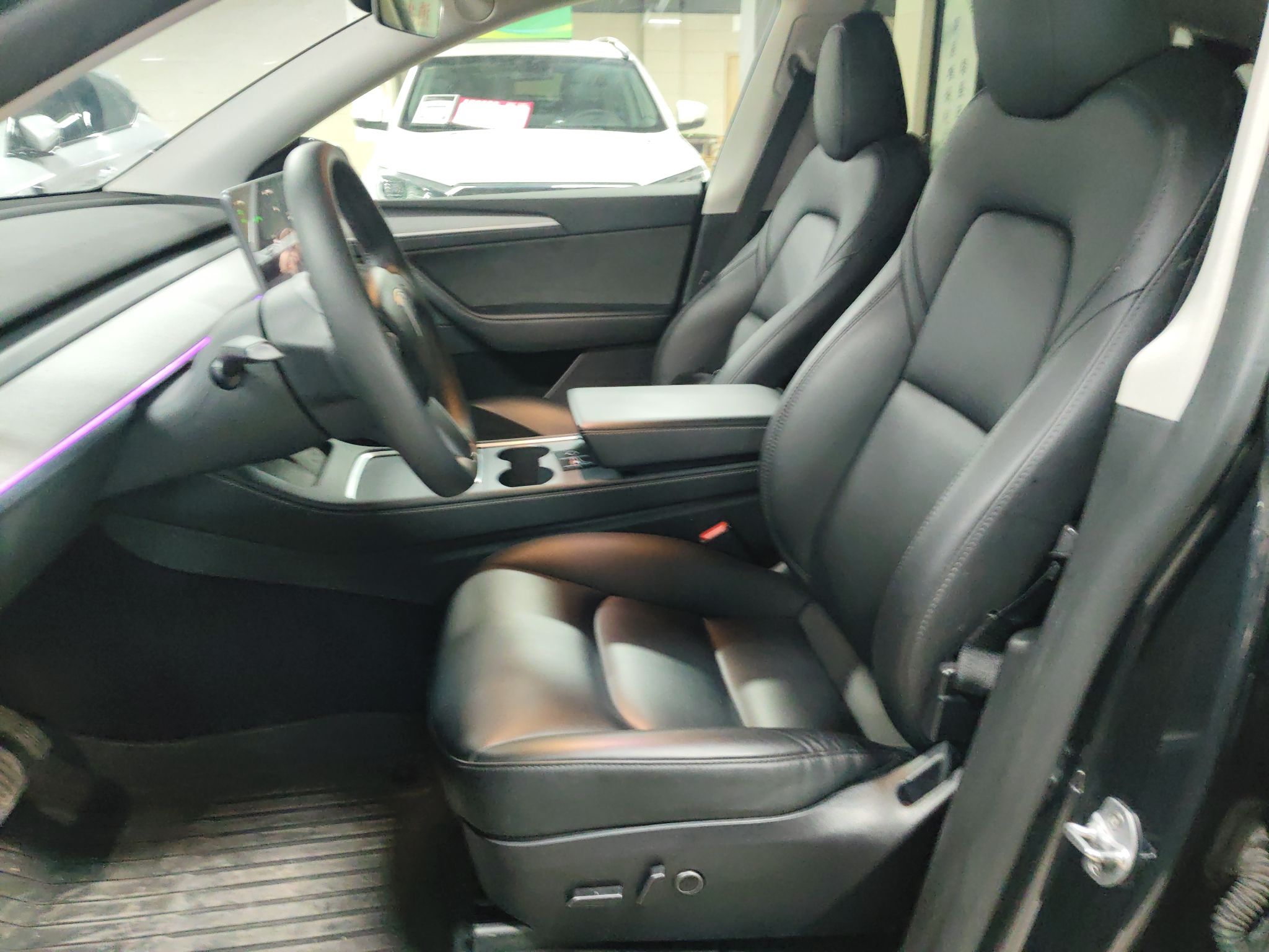 Переднее сиденье в автомобиле