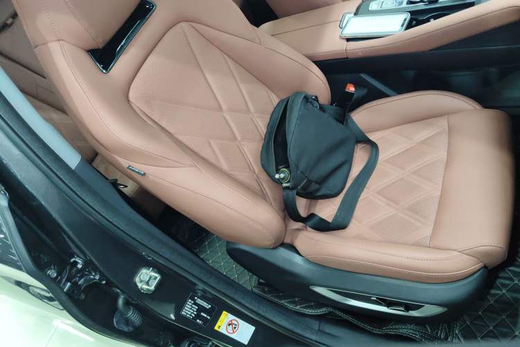 Used CHANGAN CS75 PLUS 2023 3rd Generation 1.5T Automatic Prestige Model
