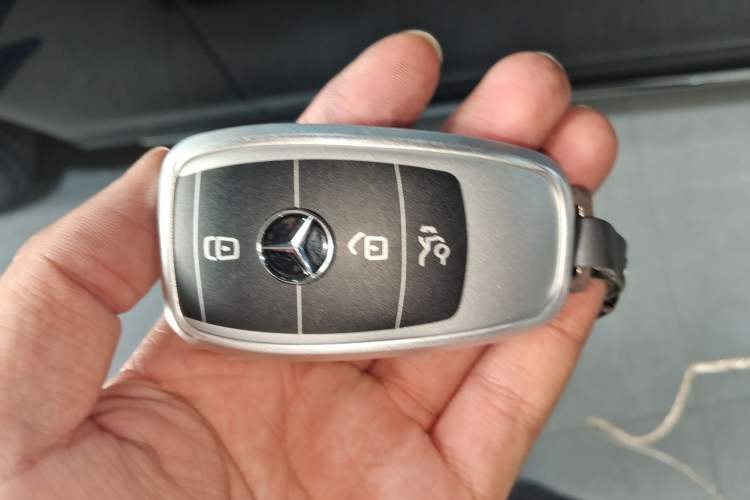 Used Mercedes-Benz E-Class 2023 Restyled E 300 L Sport Luxury Edition Vehicle Key