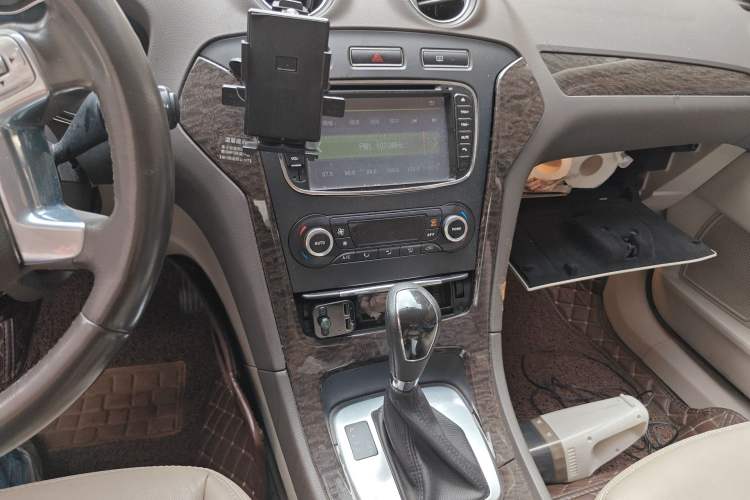 Used Ford Mondeo 2011 2.0L GTDi 200 Fashion Edition Audio And AC Panel