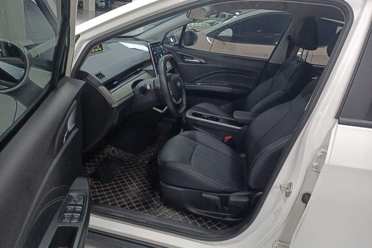 Used NETA V 2022 Pro Long-Range Smart Edition Left Front Seat