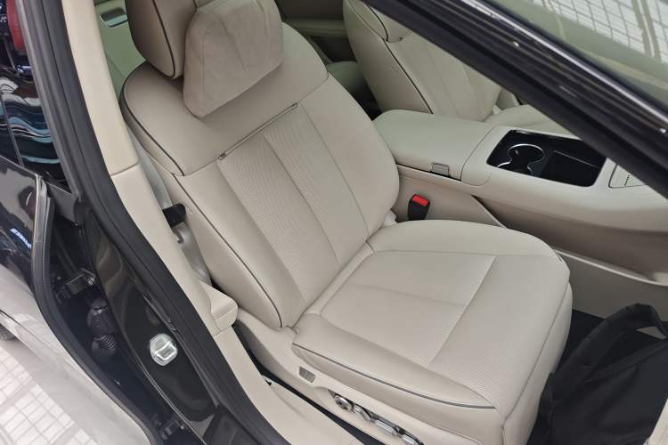 Used Hima S9T 2025 Model Range-Extended Max Long-Range Version Right Front Seat