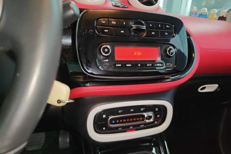 Used smart fortwo 2015 1.0L 52 kW Hardtop Passion Edition Audio And AC Panel