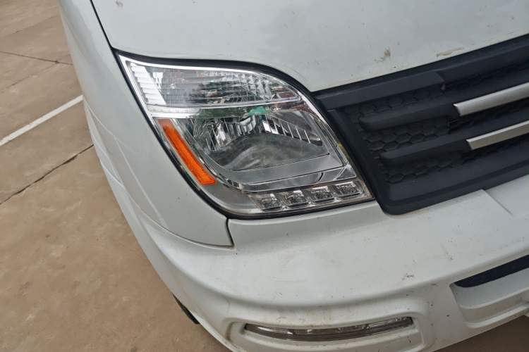 Used SAIC MAXUS Xintu V80 2021 2.0T Manual Classic Aoyuntong Short Wheelbase Mid-Roof 5/6-Seater