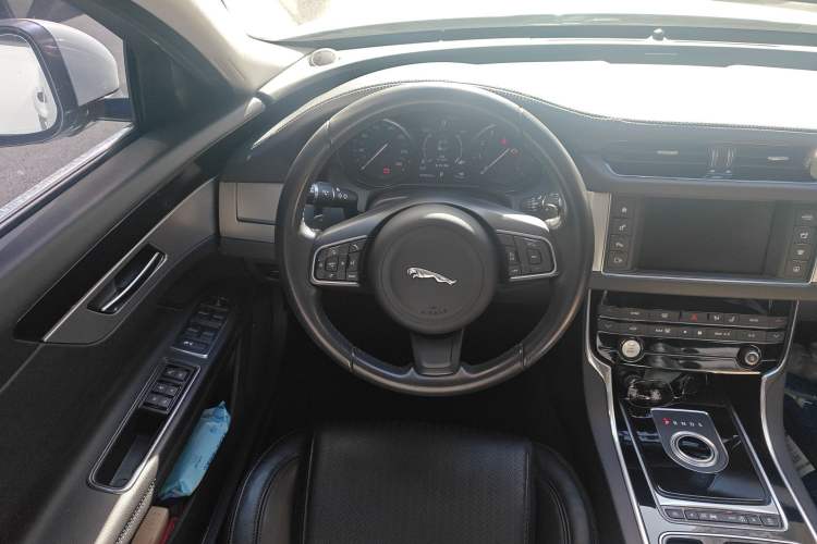 Used Jaguar XF 2016 XF 2.0T Two-Wheel-Drive Luxury Edition