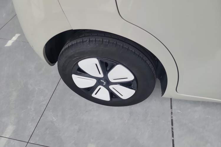 Used Wuling Hongguang MINIEV 2025 Four-Door Version Advanced Edition Exterior 5