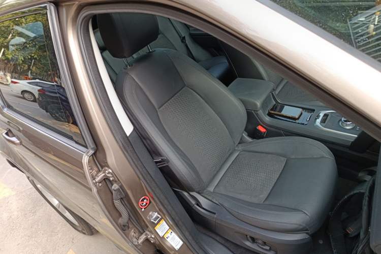 Used Land Rover Discovery Sport 2016 2.0T S Right Front Seat