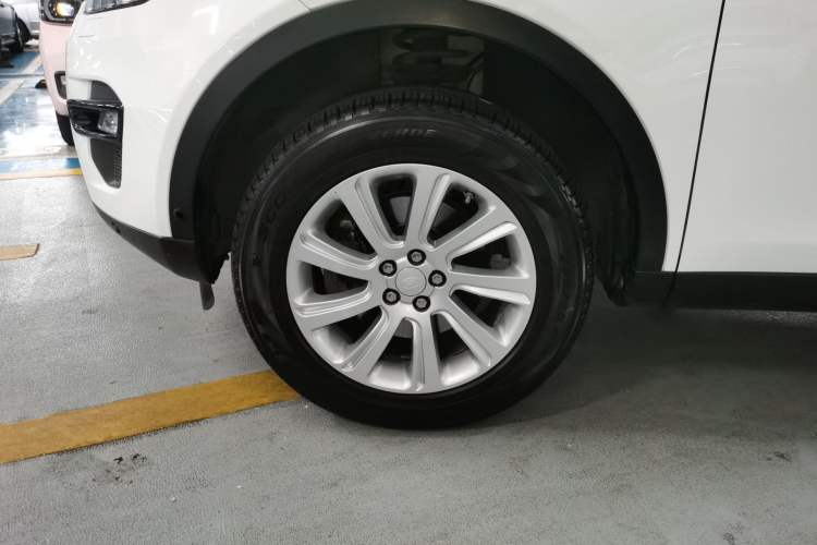 Used Land Rover Discovery Sport 2019 240 PS SE Version China VI Standard Left Front Wheel Hub