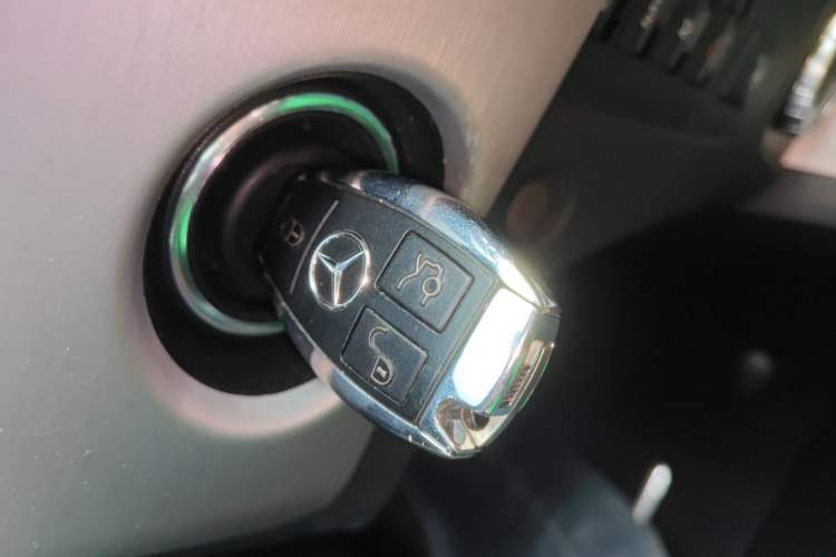 Used Mercedes-Benz GLK-Class 2013 GLK 300 4MATIC Dynamic Sunroof Model