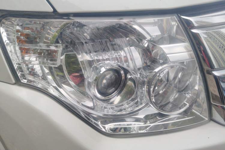 Used Mitsubishi Pajero  Right Front Headlight